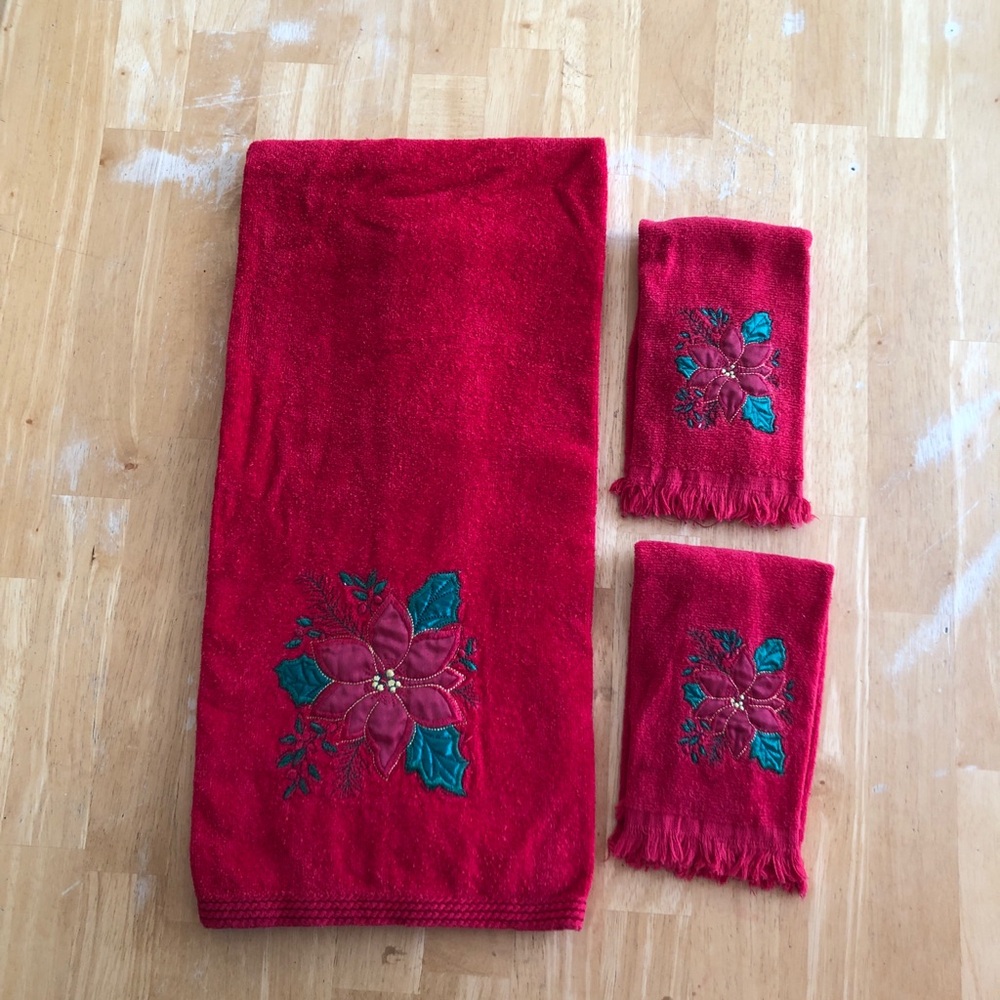 Red Christmas Embroidered Poinsettia Towel Set
